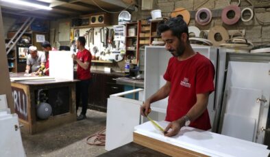 Yarım asırlık marangoz, oğullarına da mesleği öğretiyor