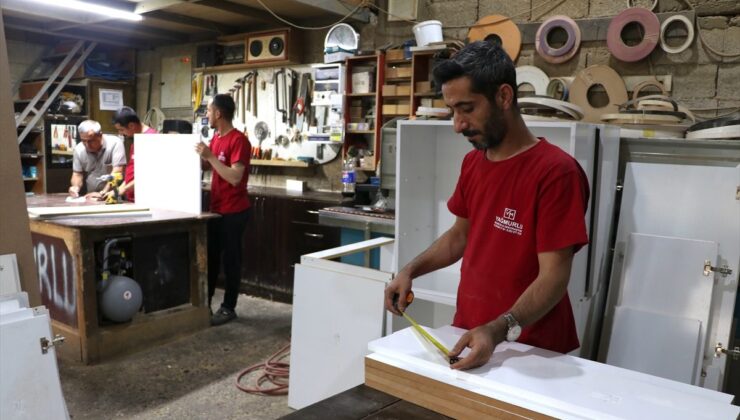 Yarım asırlık marangoz, oğullarına da mesleği öğretiyor